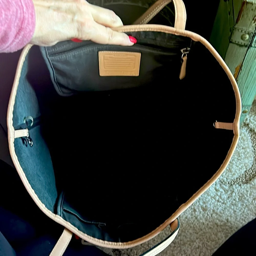 Authentic Coach handbag - Picture 5 of 6